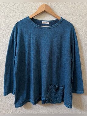 Jess & Jane Size Medium Blue Mineral Wash 3/4 Sleeve Artsy Top Cotton USA •flaw